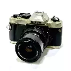 Câmera Nikon FM 10 c/ Lente Nikkor 35-70mm
