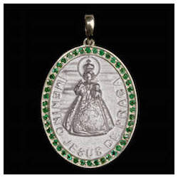 Medalha Menino Jesus de Praga em prata de Lei cravejada Esmeraldas