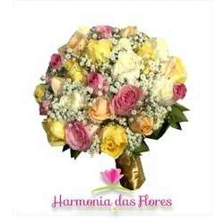 Buquê de Noiva com Flores Naturais em Formato Redondo Rosas Brancas, Rosas Cor de Rosa, Rosas Amarelas e Gypsofilla - BN00233