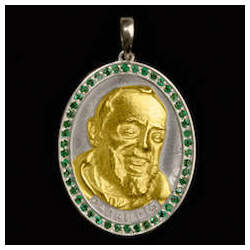 Medalha Padre Pio Pietrelcina em Prata de Lei cravejada de Esmeraldas Mista