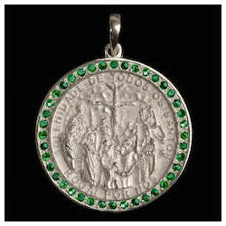 Medalha Solenidade Todos Santos em prata de lei cravejada Esmeraldas