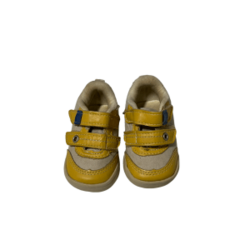 Sapato tipo tênis bege e amarelos OrtoPasso n 17