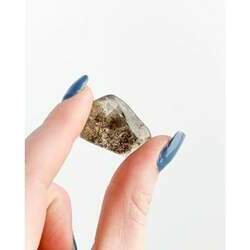 Pedra Quartzo Quartzo Xamã forma polida 6 a 8 gramas ( aproximadamente)